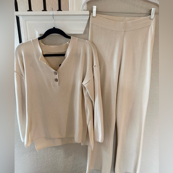 Cream Sweater Set - Picture 3 of 10